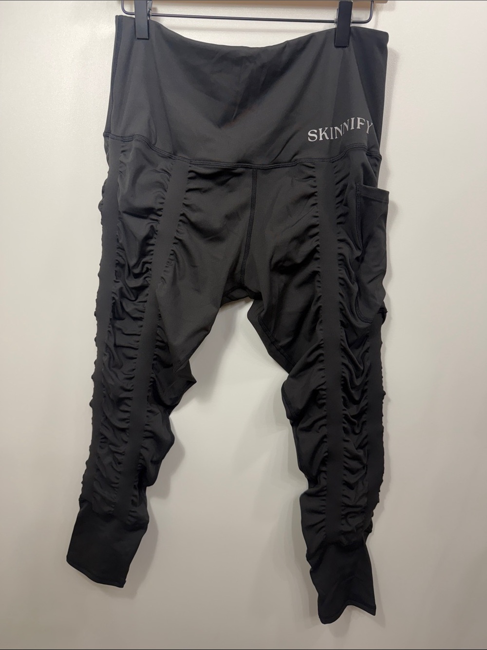 Skinnify Women’s resistance 3 band leggings black size XL